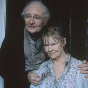 Still of Jim Broadbent and Judi Dench in Iris (2001)
