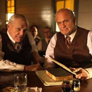 Clarence Darrow Brian Dennehy and William Jennings Bryan Sen Fred Thompson strike the same famous pose on the set of alleged as the historical characters did in 1925