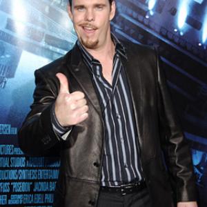 Kevin Dillon at event of Poseidon (2006)
