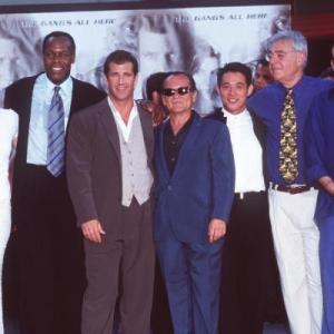 Mel Gibson, Danny Glover, Joe Pesci, Rene Russo, Richard Donner, Jet Li and Joel Silver at event of Mirtinas ginklas 4 (1998)