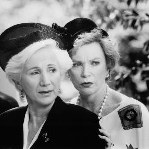 Still of Shirley MacLaine and Olympia Dukakis in Steel Magnolias 1989
