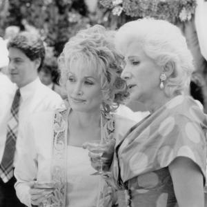 Still of Dolly Parton and Olympia Dukakis in Steel Magnolias (1989)
