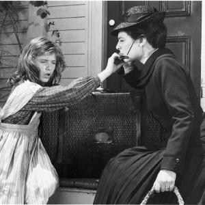 Still of Anne Bancroft and Patty Duke in The Miracle Worker 1962