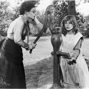 Still of Anne Bancroft and Patty Duke in The Miracle Worker 1962