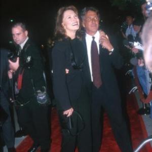 Dustin Hoffman and Faye Dunaway at event of Joan of Arc (1999)