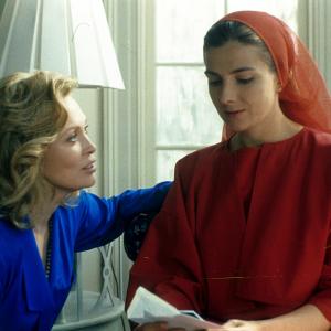 Still of Faye Dunaway and Natasha Richardson in The Handmaid's Tale (1990)