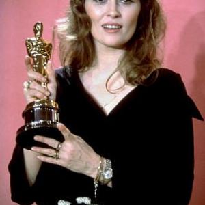 Academy Awards 49th Annual Faye Dunaway 1977