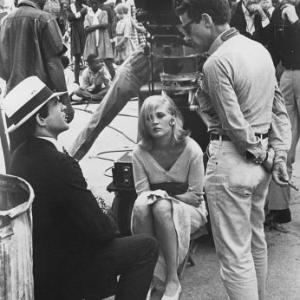 Bonnie and Clyde Director Arthur Penn discusses a scene with Faye Dunaway and Warren Beatty 1967 Warner Bros