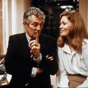 Still of Faye Dunaway and Peter Finch in Tinklas 1976