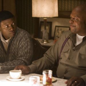 Still of Charles S. Dutton and Rob Brown in The Express (2008)