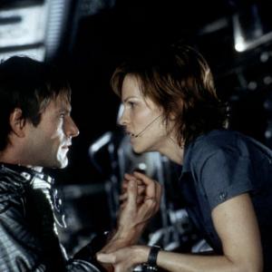 Still of Aaron Eckhart and Hilary Swank in The Core (2003)