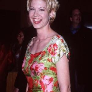 Jenna Elfman at event of Merkurijaus kodas (1998)
