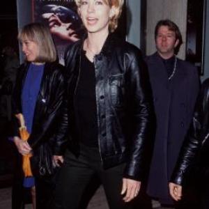 Jenna Elfman at event of From the Earth to the Moon (1998)
