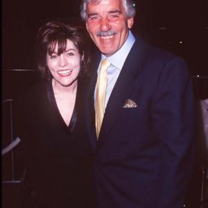 Dennis Farina at event of That Old Feeling (1997)