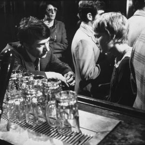 Still of Dustin Hoffman and Mia Farrow in John and Mary (1969)