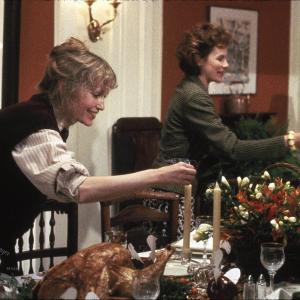 Still of Mia Farrow and Dianne Wiest in Hannah and Her Sisters 1986