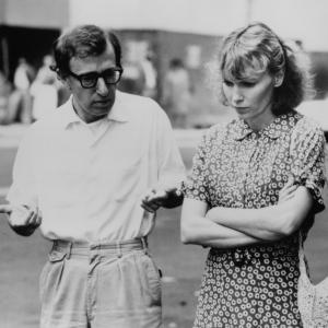 Still of Woody Allen and Mia Farrow in Hannah and Her Sisters 1986