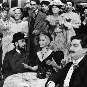 Still of José Ferrer and Zsa Zsa Gabor in Moulin Rouge (1952)