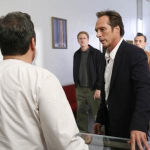 Still of William Fichtner and Michael Rapaport in Kalejimo begliai 2005