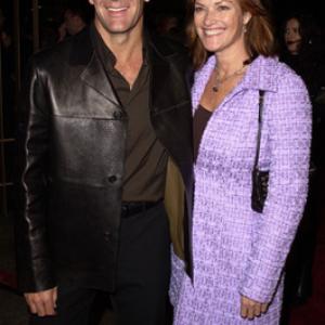 Scott Bakula and Chelsea Field at event of Life as a House (2001)
