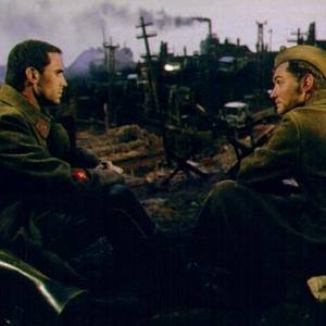 Still of Jude Law and Joseph Fiennes in Priesas uz vartu 2001