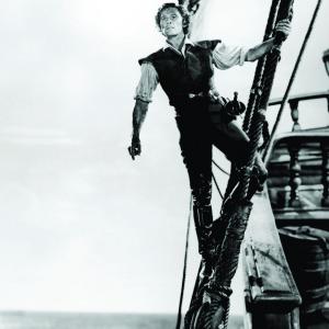 Still of Errol Flynn in The Sea Hawk 1940