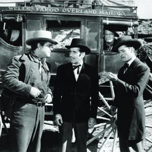 Still of Randolph Scott and Errol Flynn in Virginia City 1940