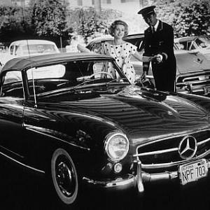 Zsa Zsa Gabor with her 190 SL Mercedes at the Beverly Hills Hotel