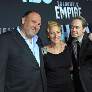 Steve Buscemi, James Gandolfini and Edie Falco at event of Sausas istatymas: mafijos gimimas (2010)