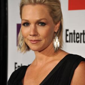 Jennie Garth at event of The 61st Primetime Emmy Awards (2009)