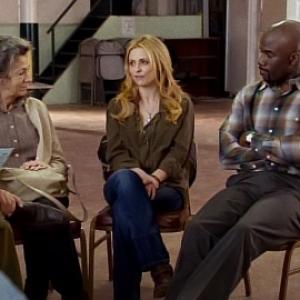 Still of Sarah Michelle Gellar and Mike Colter in Ringer 2011