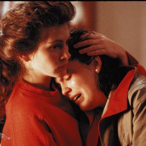 Still of Julia Roberts and Annabeth Gish in Mystic Pizza (1988)