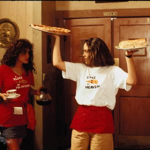 Still of Julia Roberts and Annabeth Gish in Mystic Pizza 1988