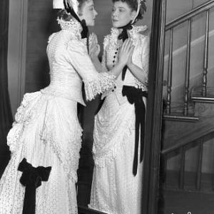 Lillian Gish with sister Dorothy Gish 