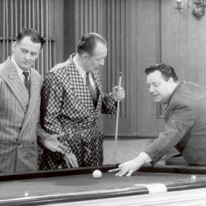 Still of Jackie Gleason and Art Carney in The Honeymooners 1955