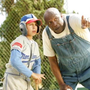 Still of Louis Gossett Jr. and Jake T. Austin in The Perfect Game (2009)