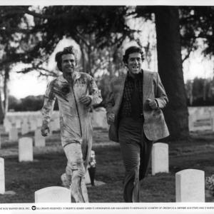 Still of James Brolin and Elliott Gould in Capricorn One 1977