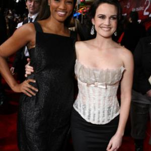 Carla Gugino and Garcelle Beauvais at event of The Number 23 (2007)