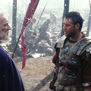 Still of Russell Crowe and Richard Harris in Gladiatorius (2000)