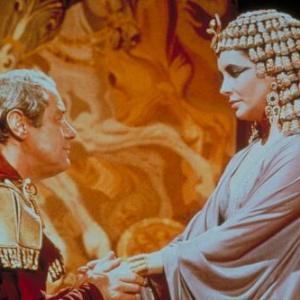 Still of Elizabeth Taylor and Rex Harrison in Cleopatra (1963)