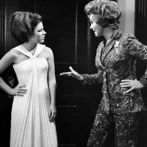 Still of Patty Duke and Susan Hayward in Valley of the Dolls (1967)