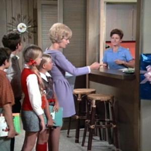 Still of Eve Plumb, Florence Henderson, Ann B. Davis and Christopher Knight in The Brady Bunch (1969)