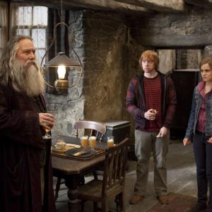 Still of Ciarn Hinds Rupert Grint and Emma Watson in Haris Poteris ir mirties relikvijos 2 dalis 2011
