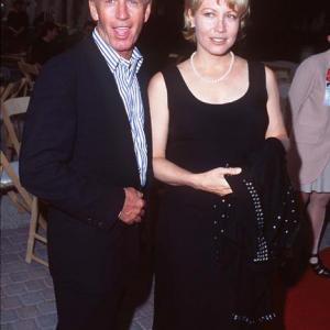 Paul Hogan and Linda Kozlowski at event of Narsioji sirdis 1995