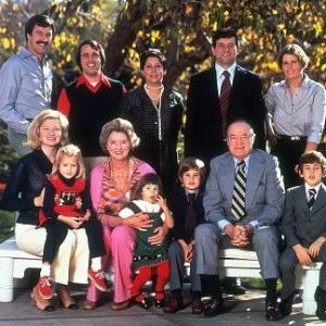 173316 Bob Hope wife Dolores 2nd Lt Fr Row Adopted children back row Linda R Anthony Nora William 2nd Lt C 1978