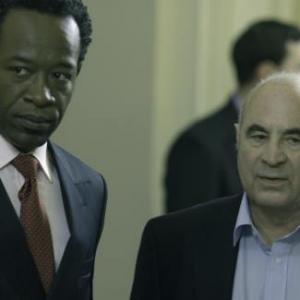 Still of Bob Hoskins and Lennie James in Outlaw (2007)