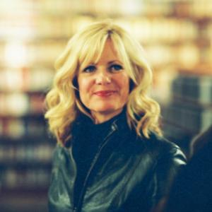 Still of Bonnie Hunt in I Want Someone to Eat Cheese With 2006