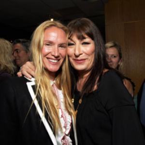 Anjelica Huston and Kelly Lynch at event of The Darjeeling Limited 2007