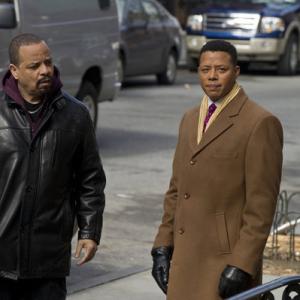 Still of Ice-T and Terrence Howard in Law & Order: Special Victims Unit (1999)