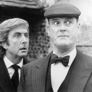 Still of John Cleese and Eric Idle in Splitting Heirs 1993